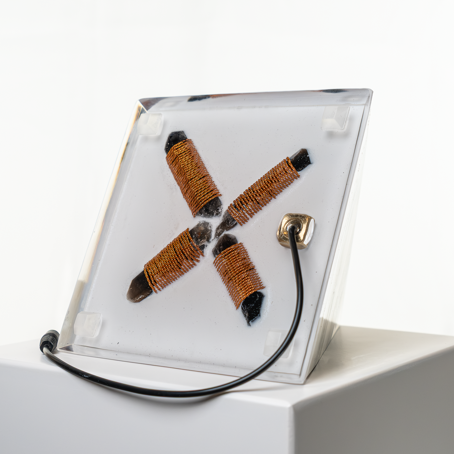 "Shifted Balance" – Orgonite Pyramid (No.29) [AUX]