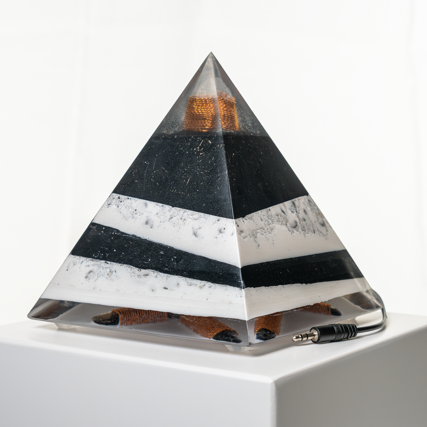 "Shifted Balance" – Orgonite Pyramid (No.29) [AUX]