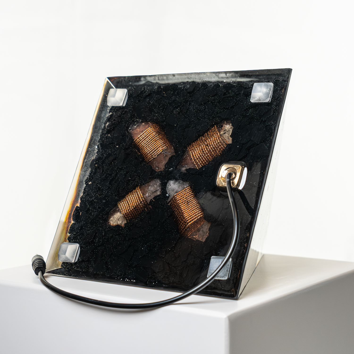 "Hermetic Principle (v1.5)" – Orgonite Pyramid (No.39) [AUX]