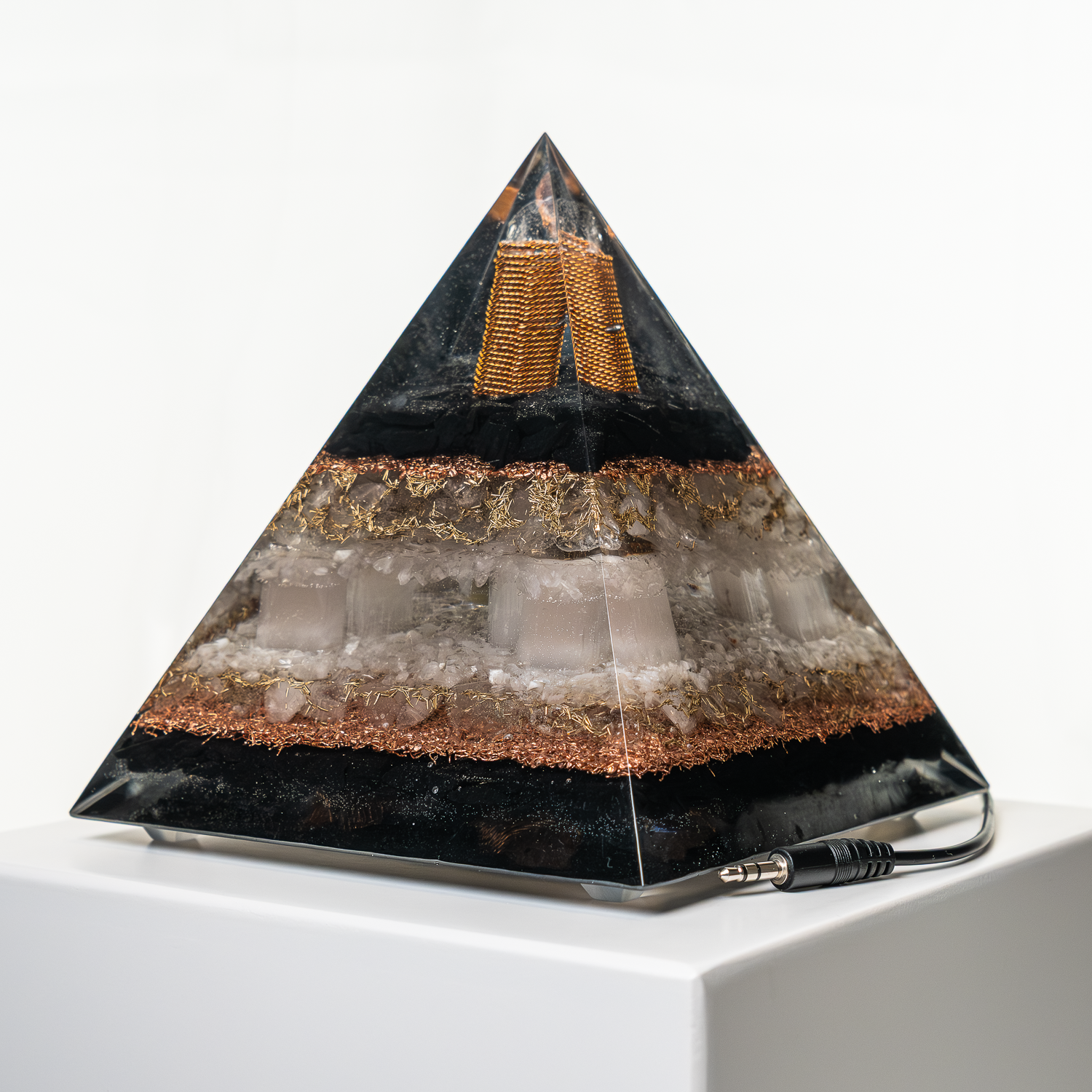 "Hermetic Principle (v1.5)" – Orgonite Pyramid (No.39) [AUX]
