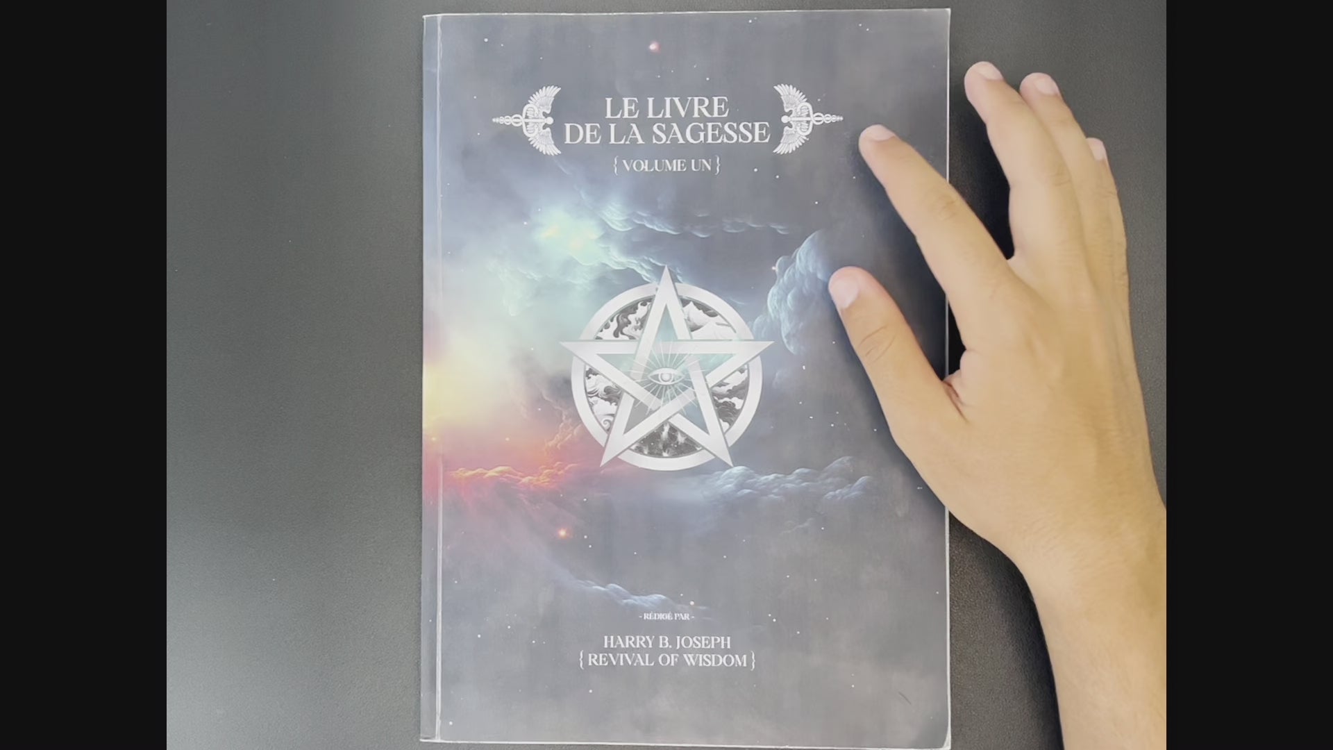 Load video: Le Livre De La Sagesse Version Papier - Français